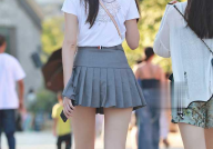 美女超短裙穿搭,超短裙穿搭之美，展现女性魅力与自信