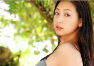 好看的美女壁纸图片,精选高清美女壁纸，点亮你的桌面之美”